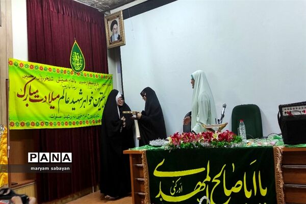 دورهمی خواهران شهدا و دانش‌آموزان به مناسبت میلاد حضرت زینب (س)