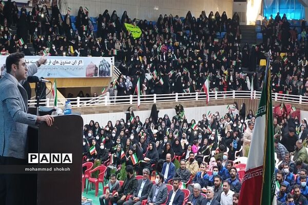 اجتماع 10هزار نفری طلایه‌داران و جهادگران اقتصاد مقاومتی استان فارس