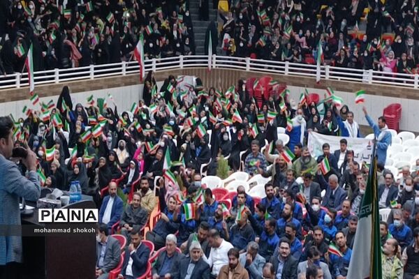 اجتماع 10هزار نفری طلایه‌داران و جهادگران اقتصاد مقاومتی استان فارس
