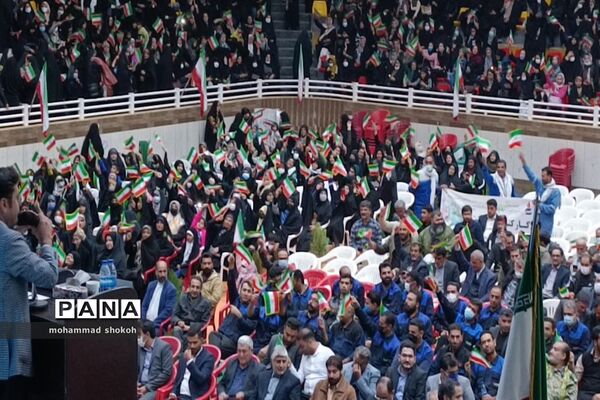 اجتماع 10هزار نفری طلایه‌داران و جهادگران اقتصاد مقاومتی استان فارس