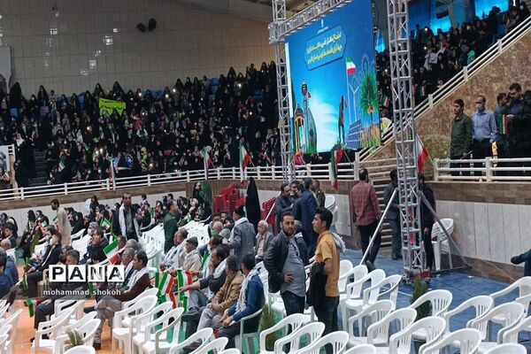 اجتماع 10هزار نفری طلایه‌داران و جهادگران اقتصاد مقاومتی استان فارس