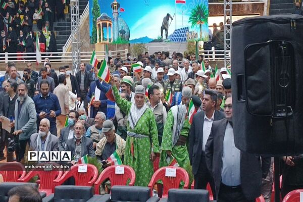 اجتماع 10هزار نفری طلایه‌داران و جهادگران اقتصاد مقاومتی استان فارس