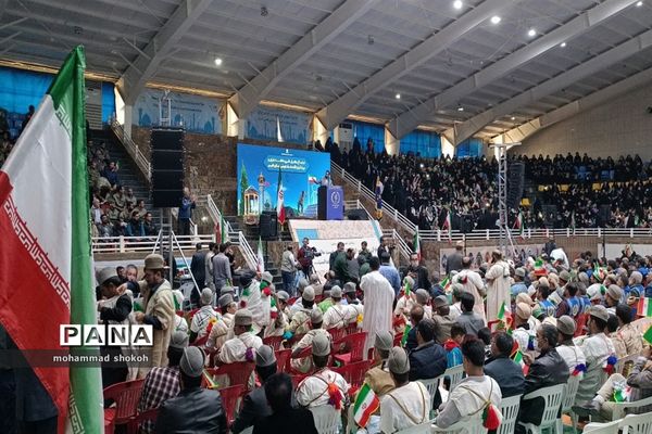 اجتماع 10هزار نفری طلایه‌داران و جهادگران اقتصاد مقاومتی استان فارس