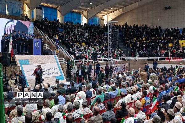اجتماع 10هزار نفری طلایه‌داران و جهادگران اقتصاد مقاومتی استان فارس