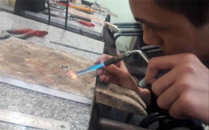 فارغ‌التحصیلان از هنر‌ستان‌های طلا و جواهر بلافاصله جذب بازار کار می‌شوند