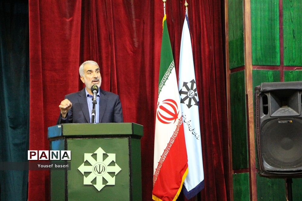 نشست صمیمی وزیر آموزش و پرورش با فرهنگیان استان یزد