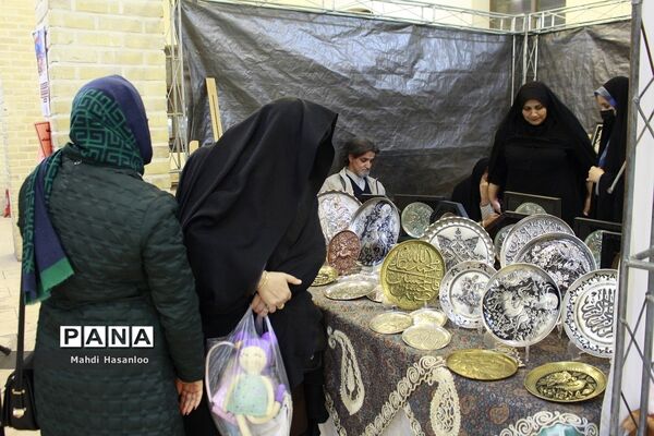 نمایشگاه هنرهای سنتی و صنایع‌دستی بسیج