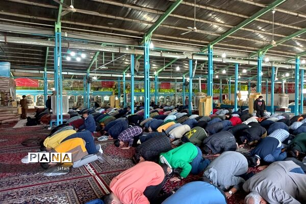 نماز وحدت  توسط دانش‌آموزان آموزش و پرورش ناحیه ۳  اصفهان