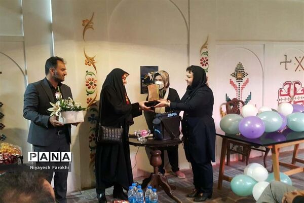 افتتاح نمایشگاه هنری معلولان در آباده