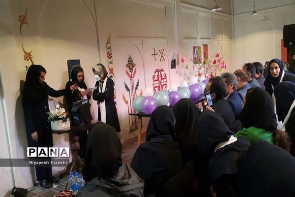افتتاح نمایشگاه هنری معلولان در آباده