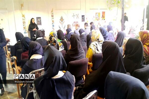 افتتاح نمایشگاه هنری معلولان در آباده
