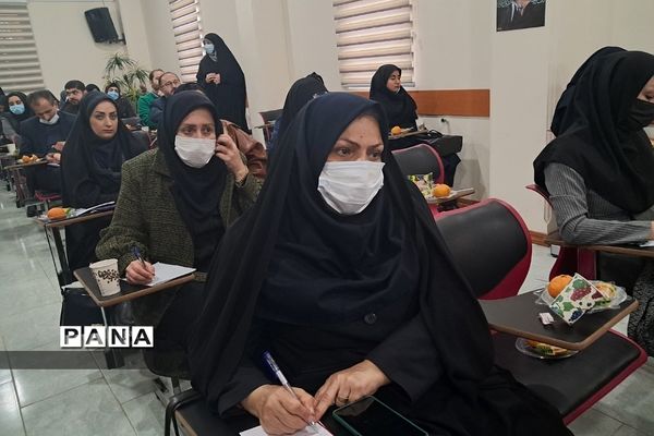 برگزاری کارگاه توانمندسازی معاونان پرورشی و آموزشی در آموزش و پرورش رودهن