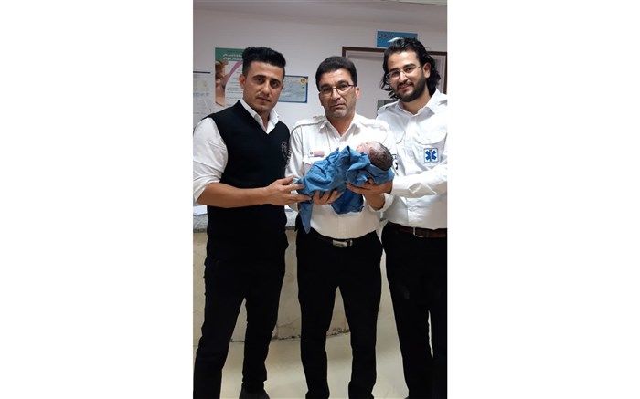 به دنیا آمدن نوزاد عجول در دستان سفیدپوشان فوریت‌های پزشکی شهرستان خمینی شهر