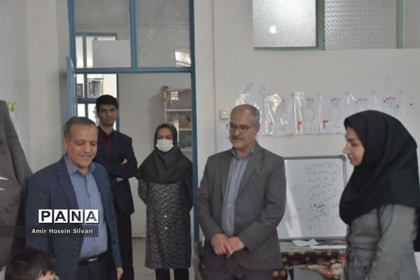 دیدار مدیر آموزش و پرورش جهرم با معلمان و دانش‌آموزان مدارس با نیازهای ویژه
