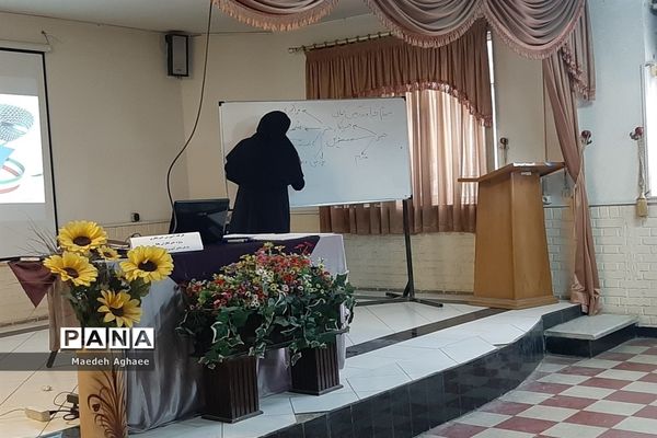 کارگاه آموزشی خبرنگاری  ویژه دانش‌آموزان دختر ناحیه 6 مشهد