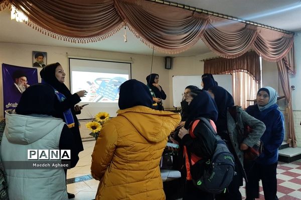 کارگاه آموزشی خبرنگاری  ویژه دانش‌آموزان دختر ناحیه 6 مشهد