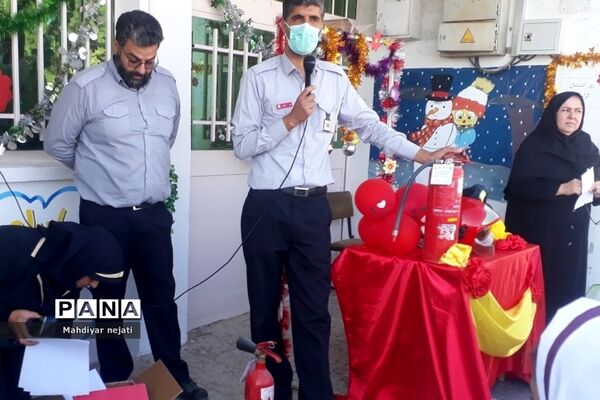 آموزش استفاده از کپسول آتش‌نشانی برای دانش‌آموزان رودهن