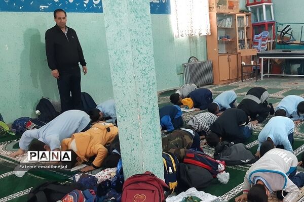 برگزاری و آموزش نماز جماعت در مدارس ابتدایی رودهن