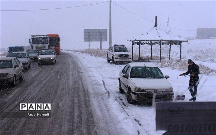 برف و باران در جاده‌های ۹ استان