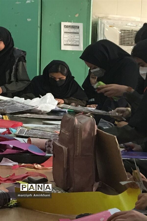 استقبال پرشور دانش‌آموزان از برگزاری نقاشی همگانی در دبیرستان مرضیه