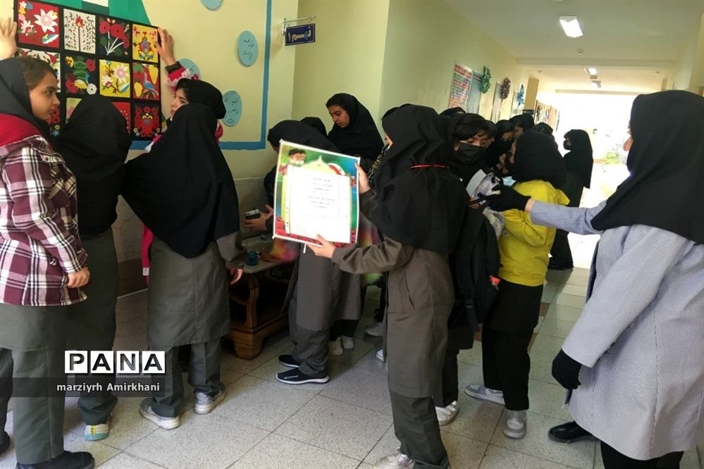 استقبال پرشور دانش‌آموزان از برگزاری نقاشی همگانی در دبیرستان مرضیه