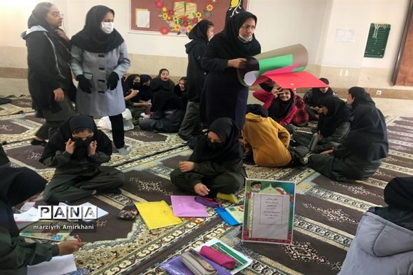 استقبال پرشور دانش‌آموزان از برگزاری نقاشی همگانی در دبیرستان مرضیه