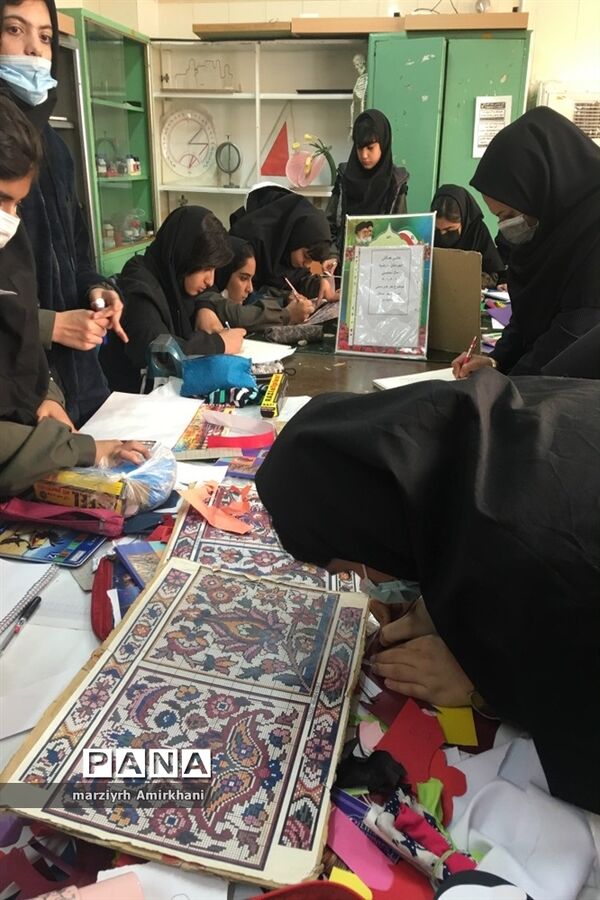 استقبال پرشور دانش‌آموزان از برگزاری نقاشی همگانی در دبیرستان مرضیه
