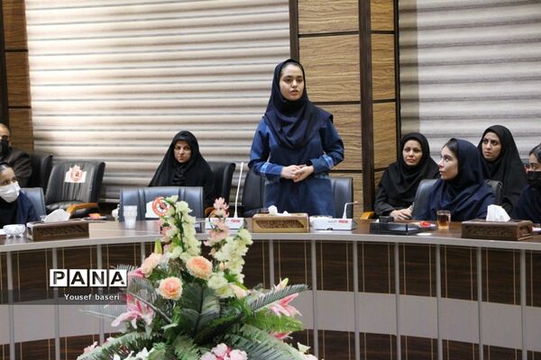 تقدیر از دانش‌آموزان پژوهشگر برتر یزدی