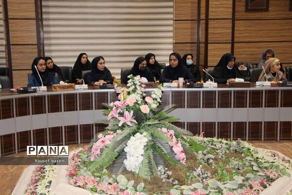 تقدیر از دانش‌آموزان پژوهشگر برتر یزدی