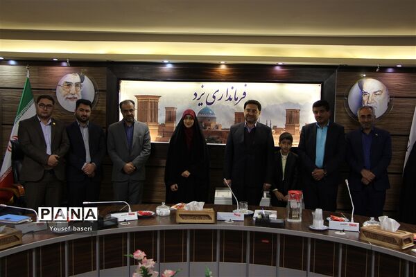 تقدیر از دانش‌آموزان پژوهشگر برتر یزدی