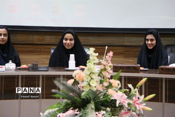 تقدیر از دانش‌آموزان پژوهشگر برتر یزدی