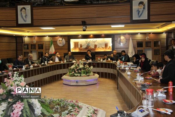 تقدیر از دانش‌آموزان پژوهشگر برتر یزدی