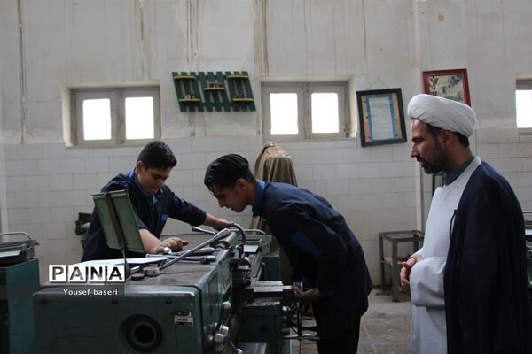 برگزاری طرح «دوشنبه‌های نماز» در هنرستان شهید رجایی ناحیه یک یزد