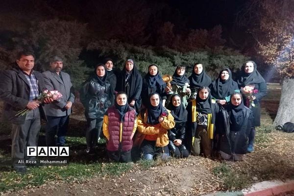 درخشش دانش‌آموزان آباده در مسابقات قهرمانی والیبال
