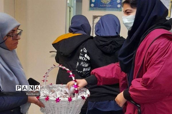 محفل انس با قرآن در دبیرستان وحدت منطقه ۱۳