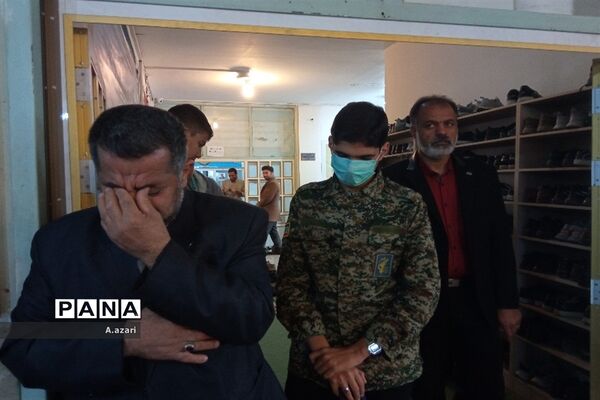 میزبانی دانش‌آموزان مدرسه معارف از شهید گمنام در شهرکرد
