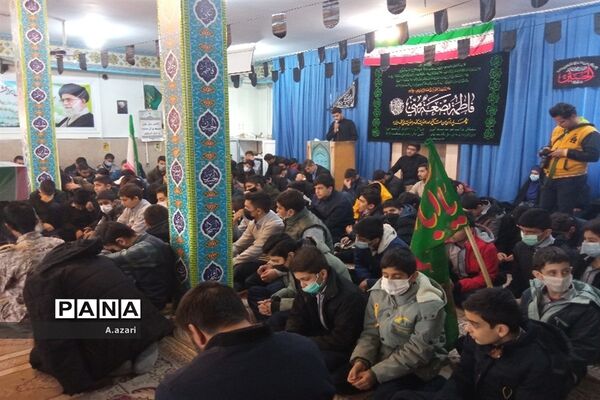 میزبانی دانش‌آموزان مدرسه معارف از شهید گمنام در شهرکرد