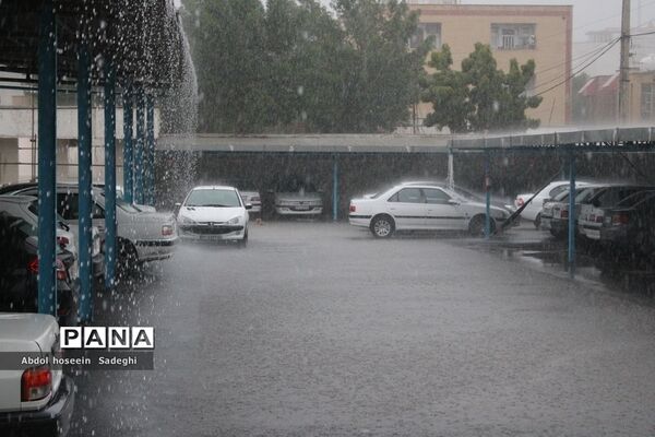 بارش باران و آبگرفتگی معابر در بوشهر