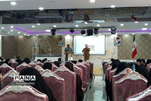 تقدیر از دانش‌آموزان برگزیده مسابقات فرهنگی هنری کاشمر