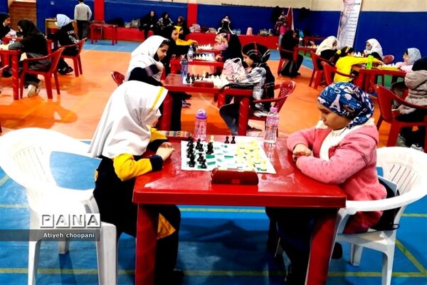 مسابقات  شطرنج در ورزشگاه شهید میر امین محمدی