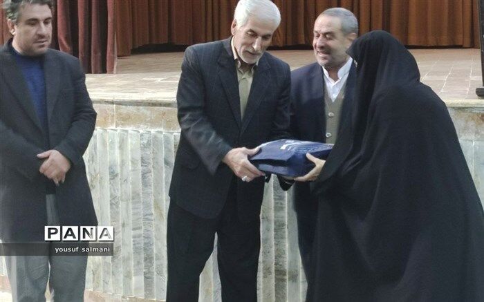 زنده نگه‌داشتن یاد و خاطره شهدا وظیفه همگانی است