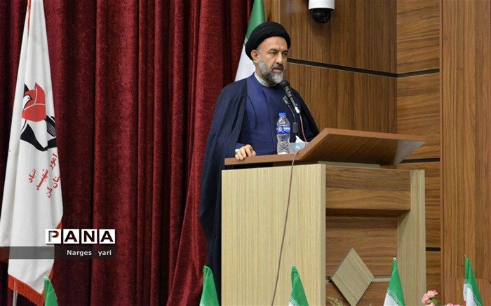 دشمن تلاش می‌کند فکر دانش‌آموزان را تسخیر کند