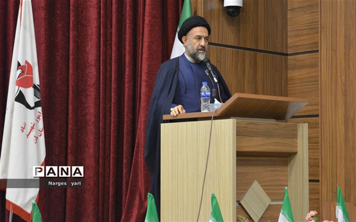 دشمن تلاش می‌کند فکر دانش‌آموزان را تسخیر کند