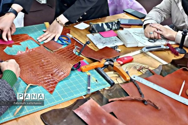 برگزاری آموزش چرم دوزی رایگان در شهرستان قرچک