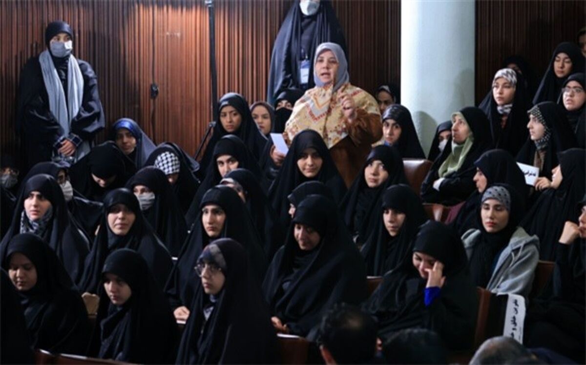 واکنش آیت‌الله رئیسی به مطالبه‌گری‌ یک دانشجوی دختر