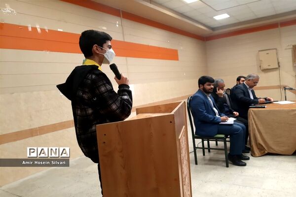 دیدار مدیرکل آموزش و پرورش فارس با دانش‌آموزان عضو تشکل‌های دانش‌آموزی جهرم