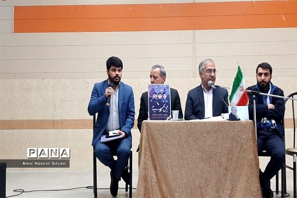 دیدار مدیرکل آموزش و پرورش فارس با دانش‌آموزان عضو تشکل‌های دانش‌آموزی جهرم