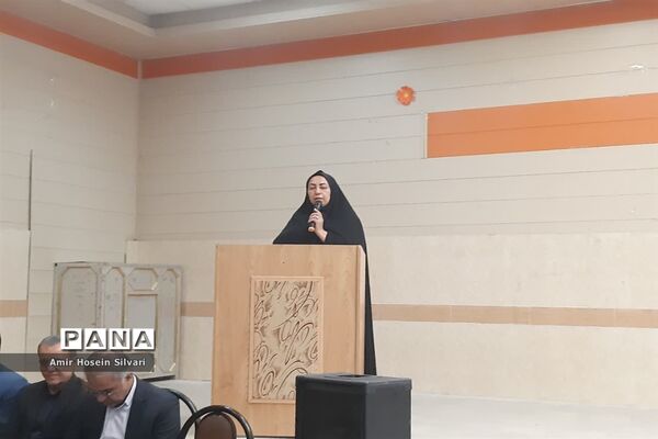 دیدار مدیرکل آموزش و پرورش فارس با دانش‌آموزان عضو تشکل‌های دانش‌آموزی جهرم