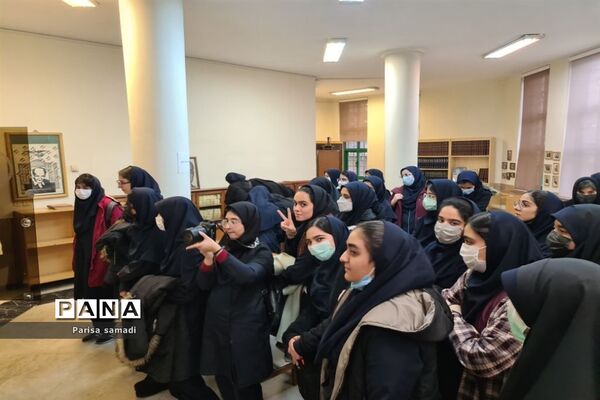 بازدید دانش‌آموزان منطقه ۱۳ از موسسه لغت‌نامه دهخدا