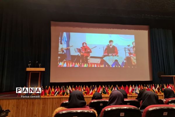 بازدید دانش‌آموزان منطقه ۱۳ از موسسه لغت‌نامه دهخدا